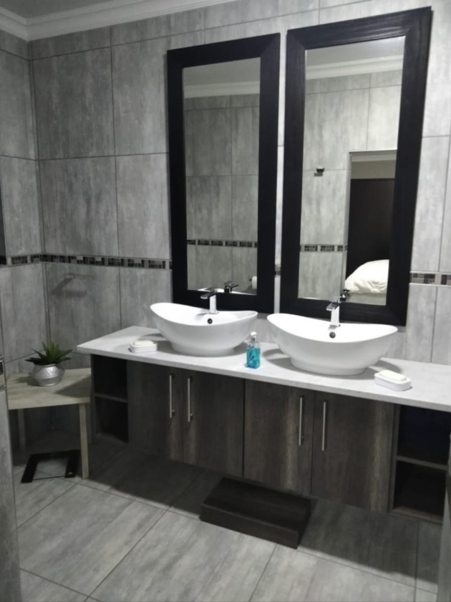 To Let 2 Bedroom Property for Rent in Albertinia Western Cape